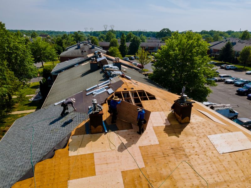 Local Natural Wood Roof Installation pros at work
